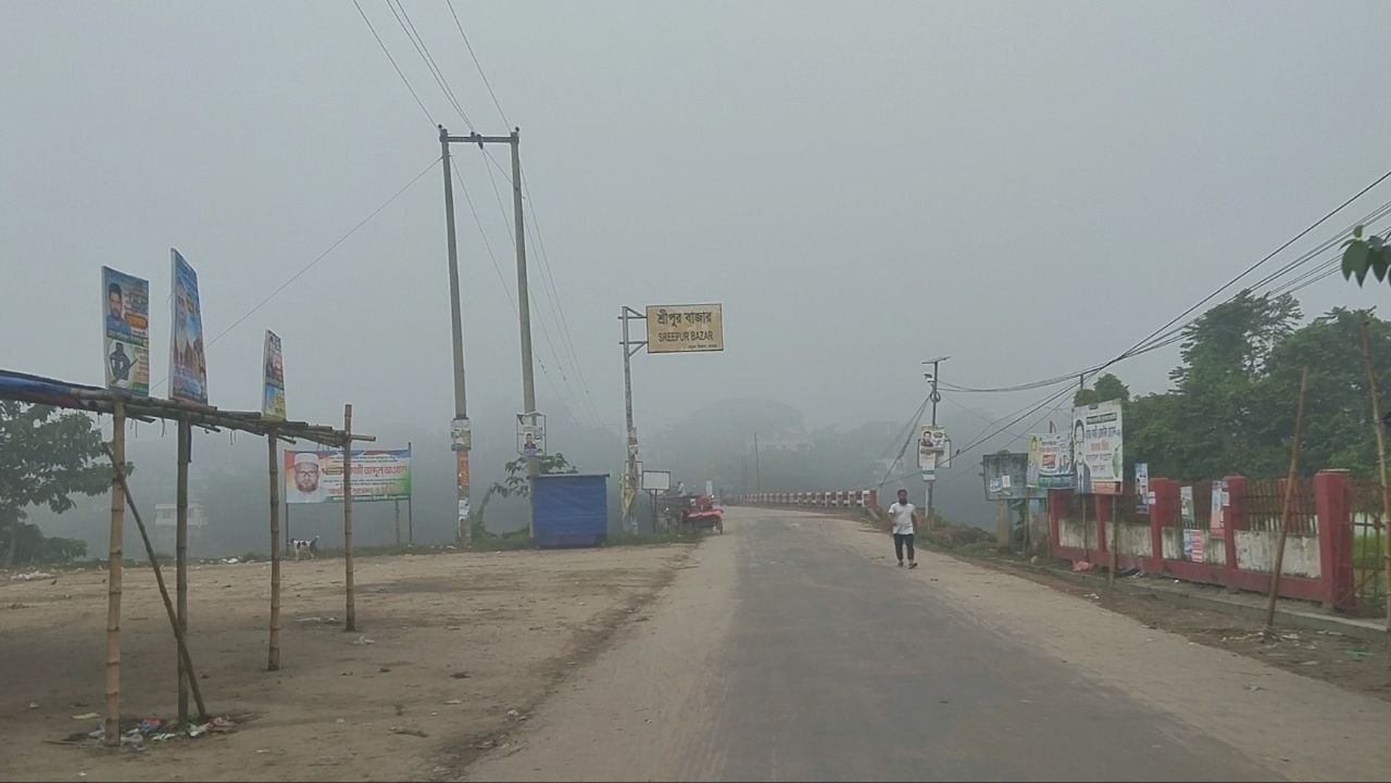 গরমের মাঝেও ভোরে কুয়াশা, মাগুরায় শীতের আগাম বার্তা — দ্বিতীয় ছবি