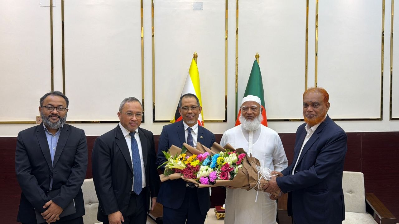 বিরোধীদলীয় নেতার সঙ্গে ব্রুনাইর হাইকমিশনার হাজি হারিস বিন হাজি ওসমান এর সৌজন্য সাক্ষাৎ ও বৈঠক অনুষ্ঠিত