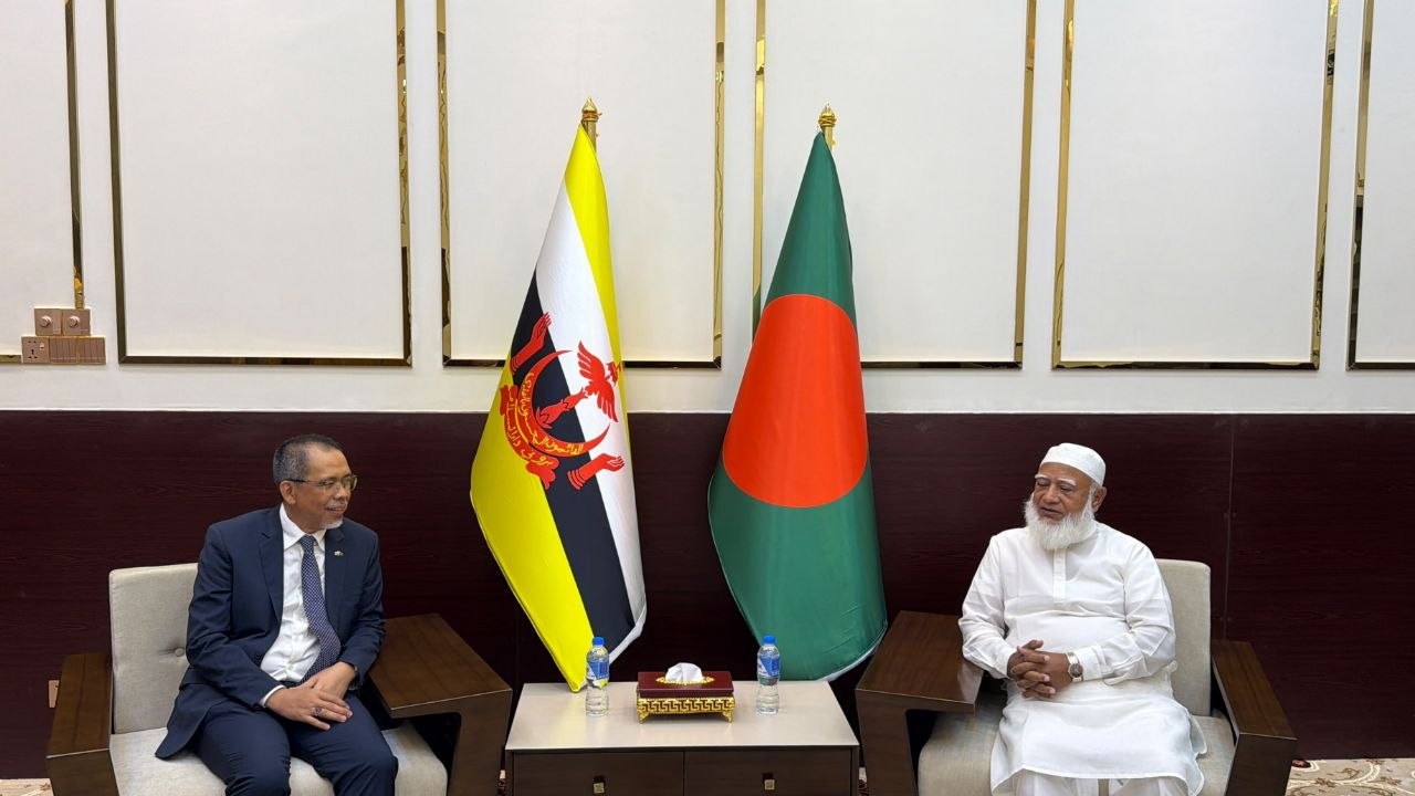 বিরোধীদলীয় নেতার সঙ্গে ব্রুনাইর হাইকমিশনার হাজি হারিস বিন হাজি ওসমান এর সৌজন্য সাক্ষাৎ ও বৈঠক অনুষ্ঠিত — দ্বিতীয় ছবি