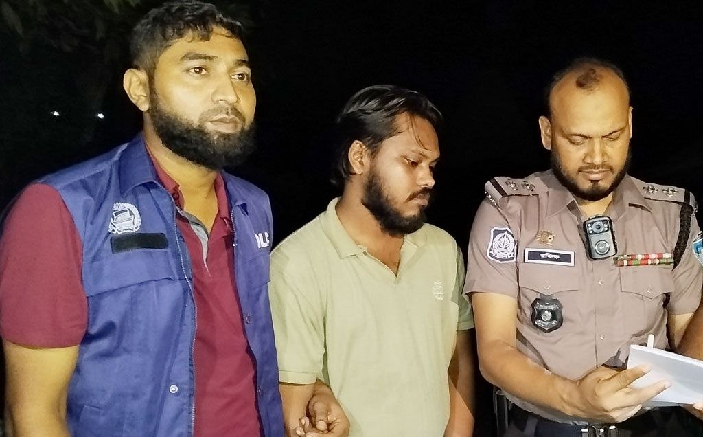 কুমিল্লায় মাদক*দ্রব্যসহ ভারতীয় যুবক গ্রেপ্তার