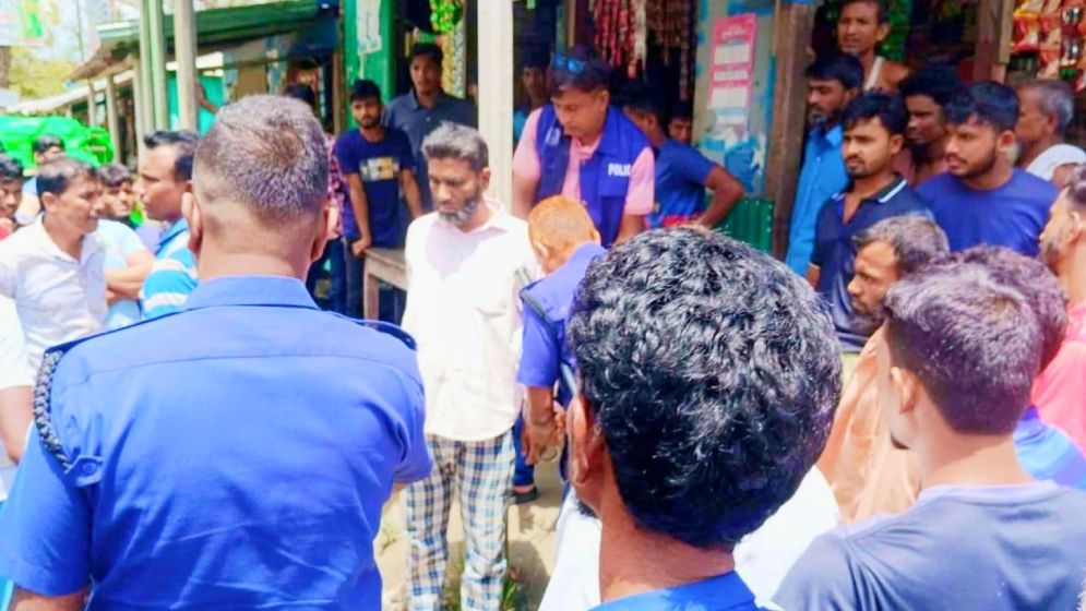 হাতিয়ায় স্কুলছাত্রীকে ধ*র্ষ*ণে*র অভিযোগে যুবলীগ নেতা আটক